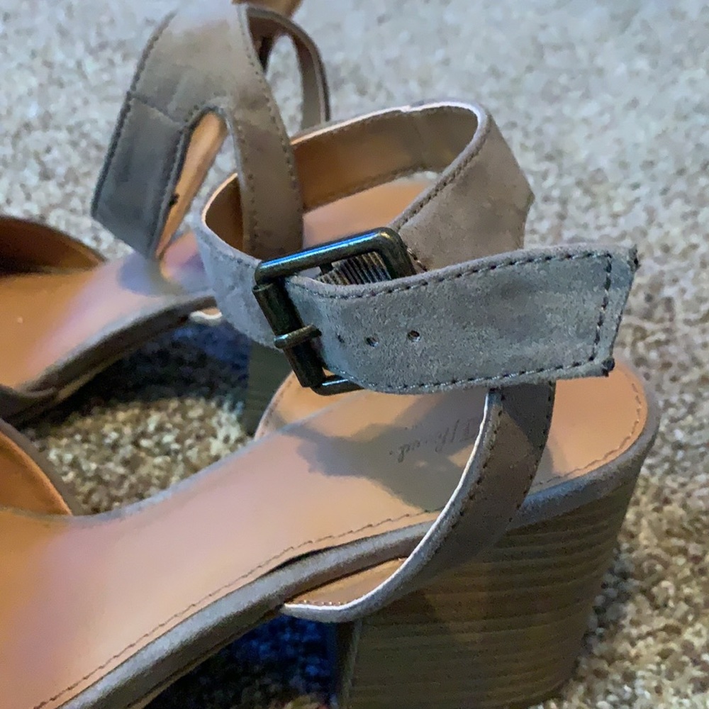 Square toe heels - Picture 3 of 4